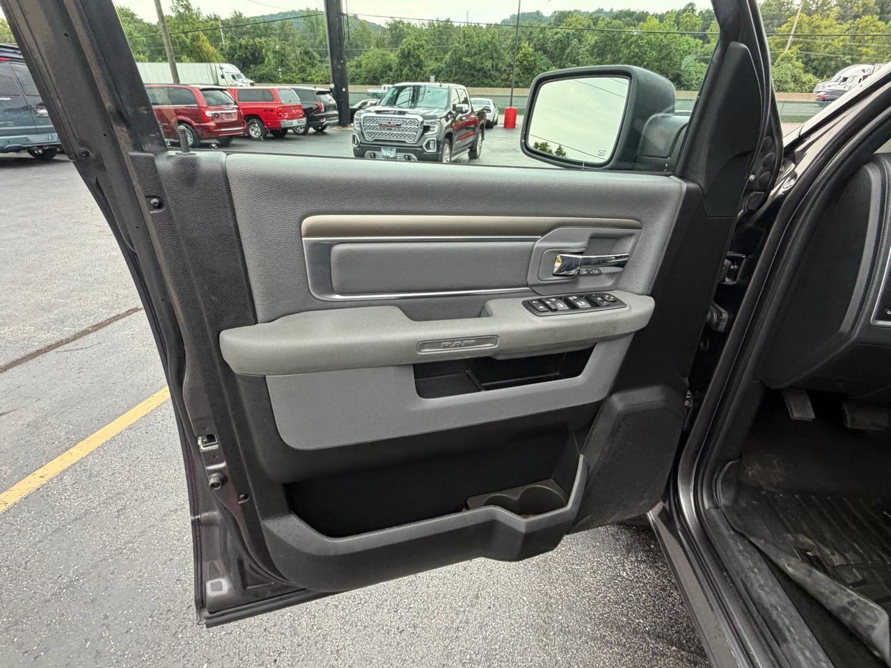 RAM 1500 4WD Crew Cab 140.5" Big Horn 2016