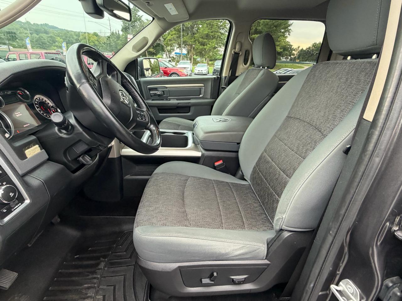 RAM 1500 4WD Crew Cab 140.5" Big Horn 2016