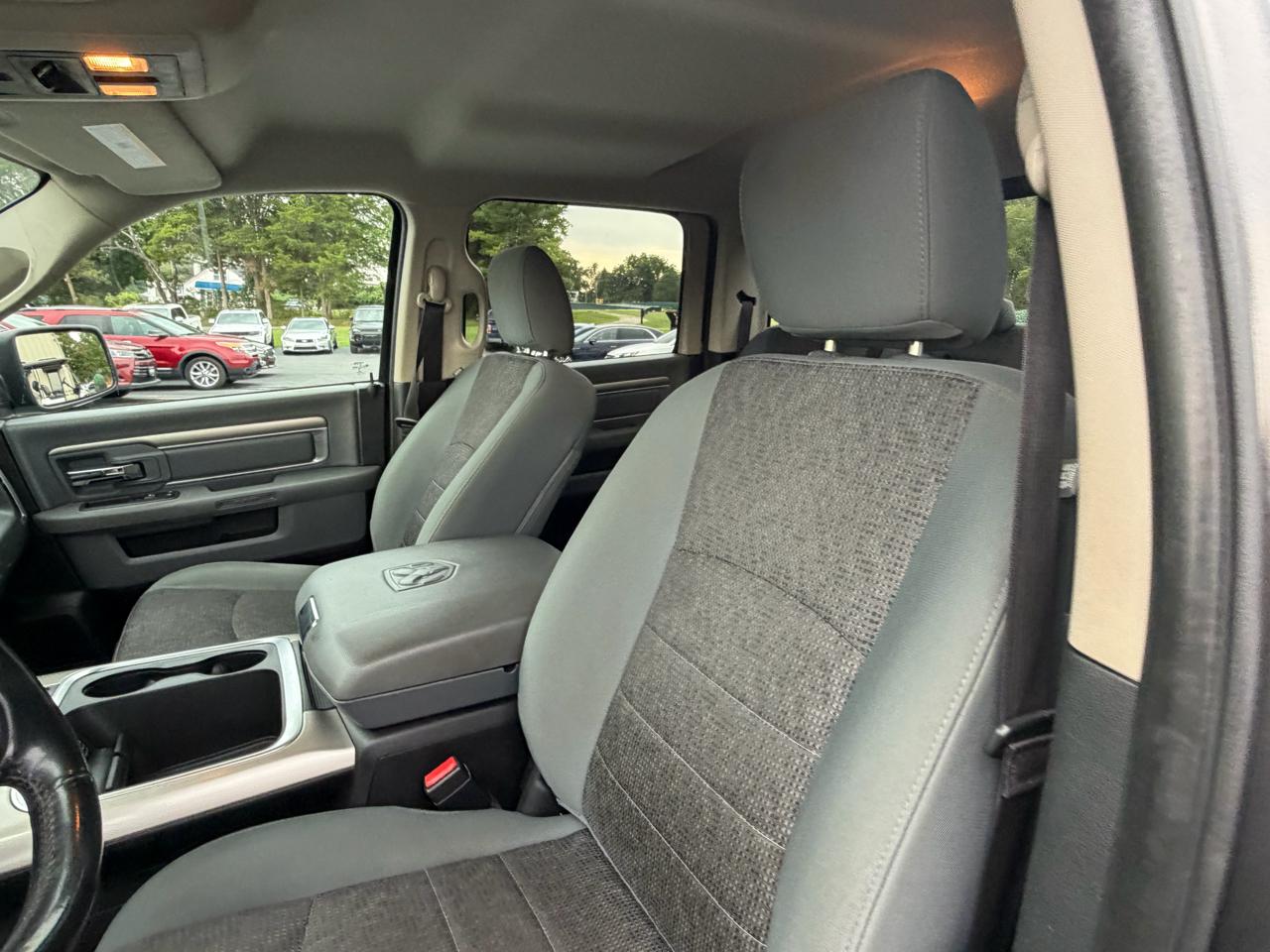 RAM 1500 4WD Crew Cab 140.5" Big Horn 2016