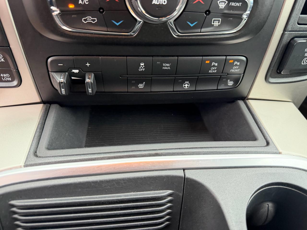 RAM 1500 4WD Crew Cab 140.5" Big Horn 2016