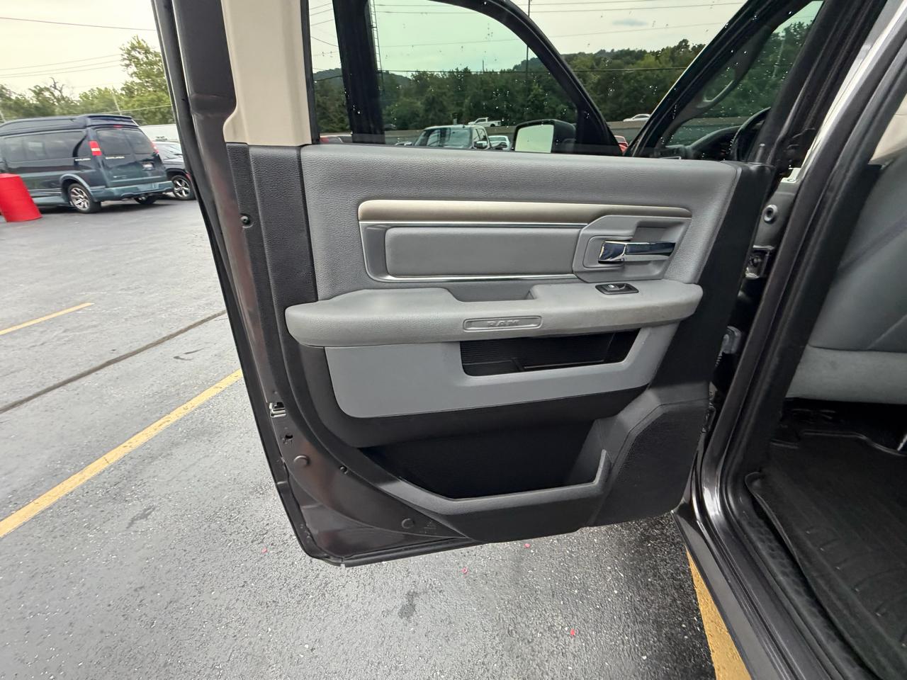 RAM 1500 4WD Crew Cab 140.5" Big Horn 2016