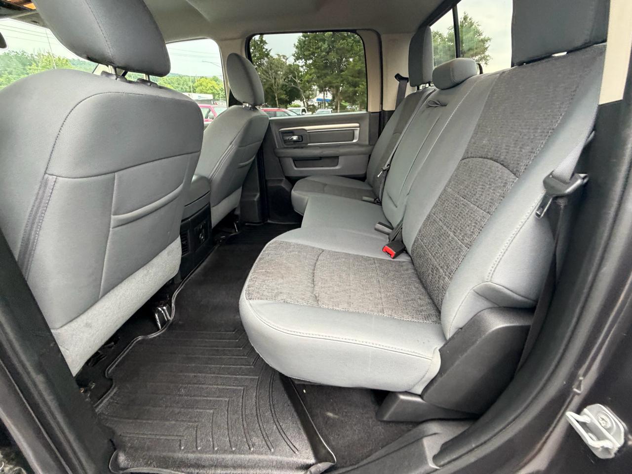 RAM 1500 4WD Crew Cab 140.5" Big Horn 2016