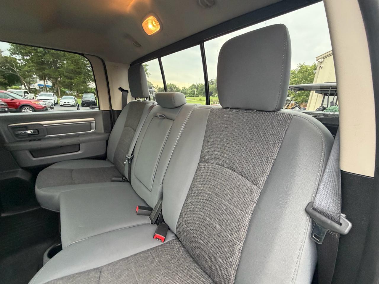 RAM 1500 4WD Crew Cab 140.5" Big Horn 2016