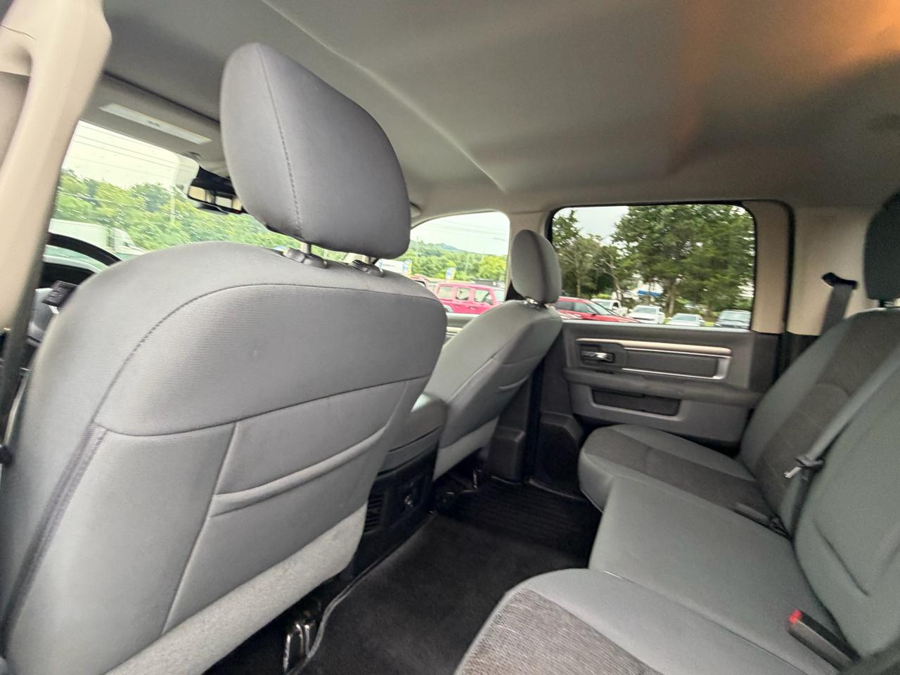 RAM 1500 4WD Crew Cab 140.5" Big Horn 2016