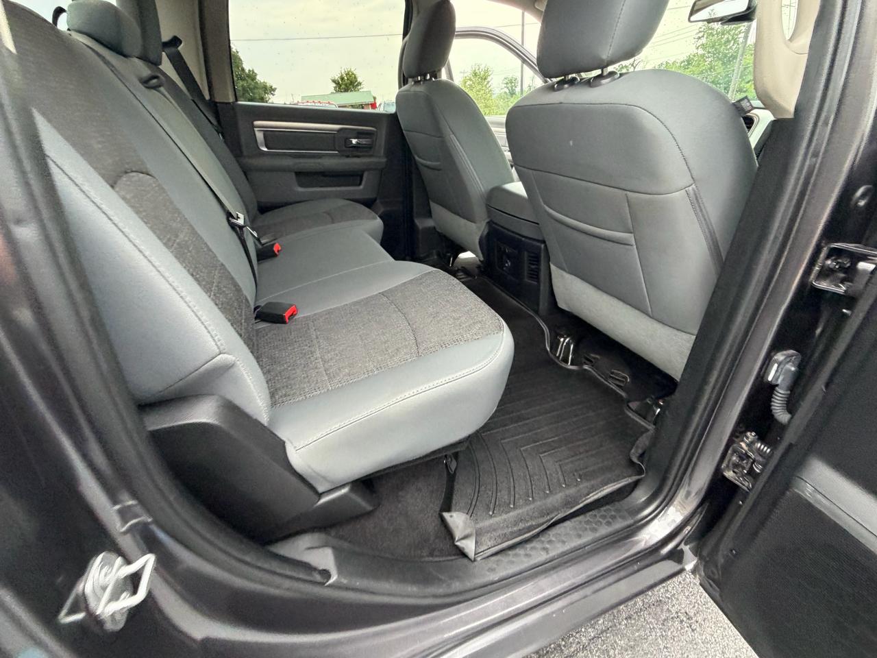 RAM 1500 4WD Crew Cab 140.5" Big Horn 2016