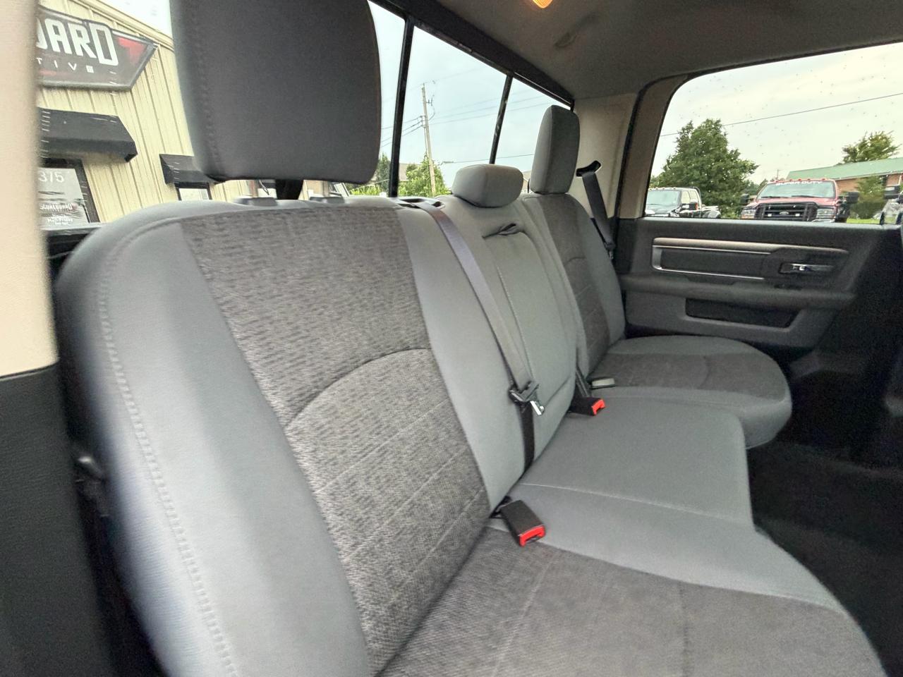 RAM 1500 4WD Crew Cab 140.5" Big Horn 2016