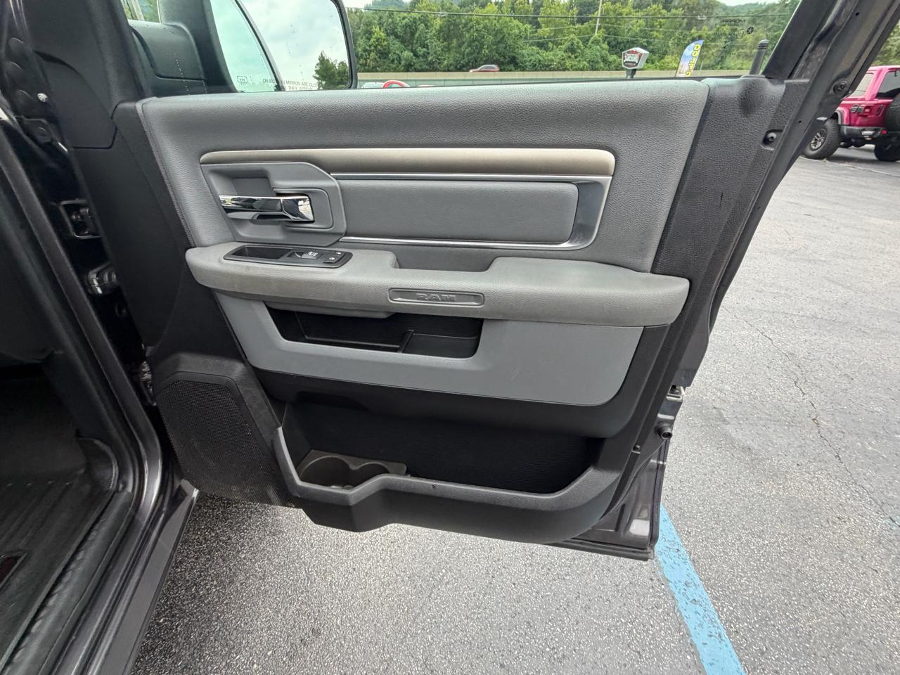 RAM 1500 4WD Crew Cab 140.5" Big Horn 2016