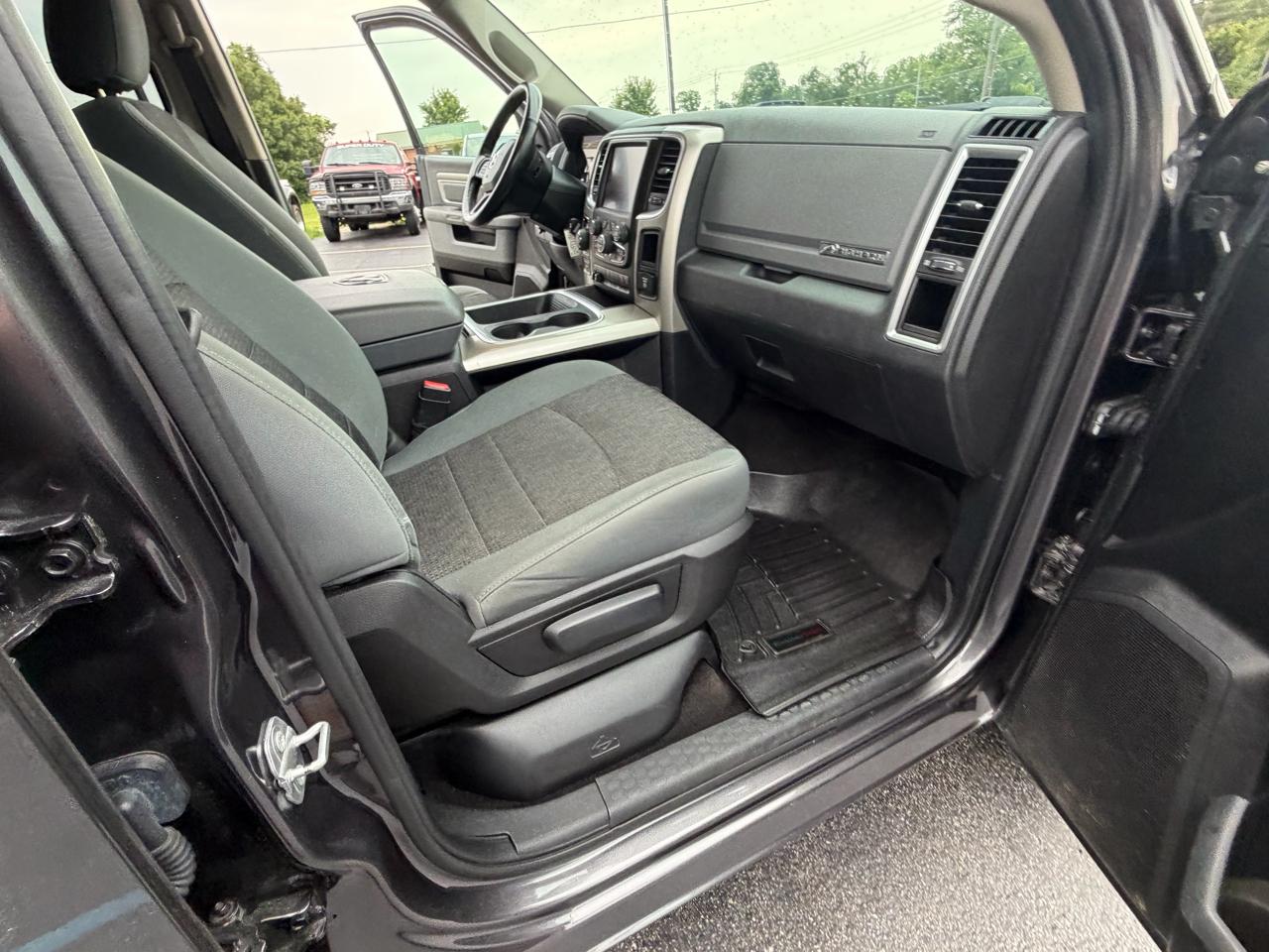 RAM 1500 4WD Crew Cab 140.5" Big Horn 2016