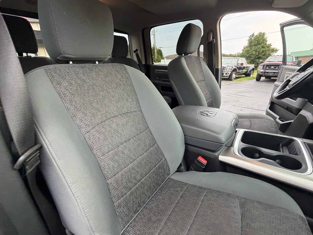 RAM 1500 4WD Crew Cab 140.5" Big Horn 2016