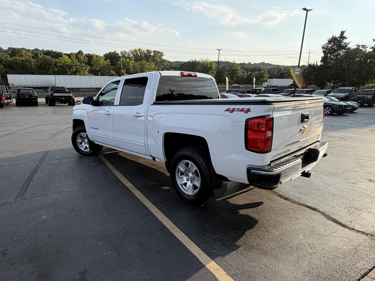 Chevrolet Silverado 1500 4WD Crew Cab 143.5" LT w/1LT 2018