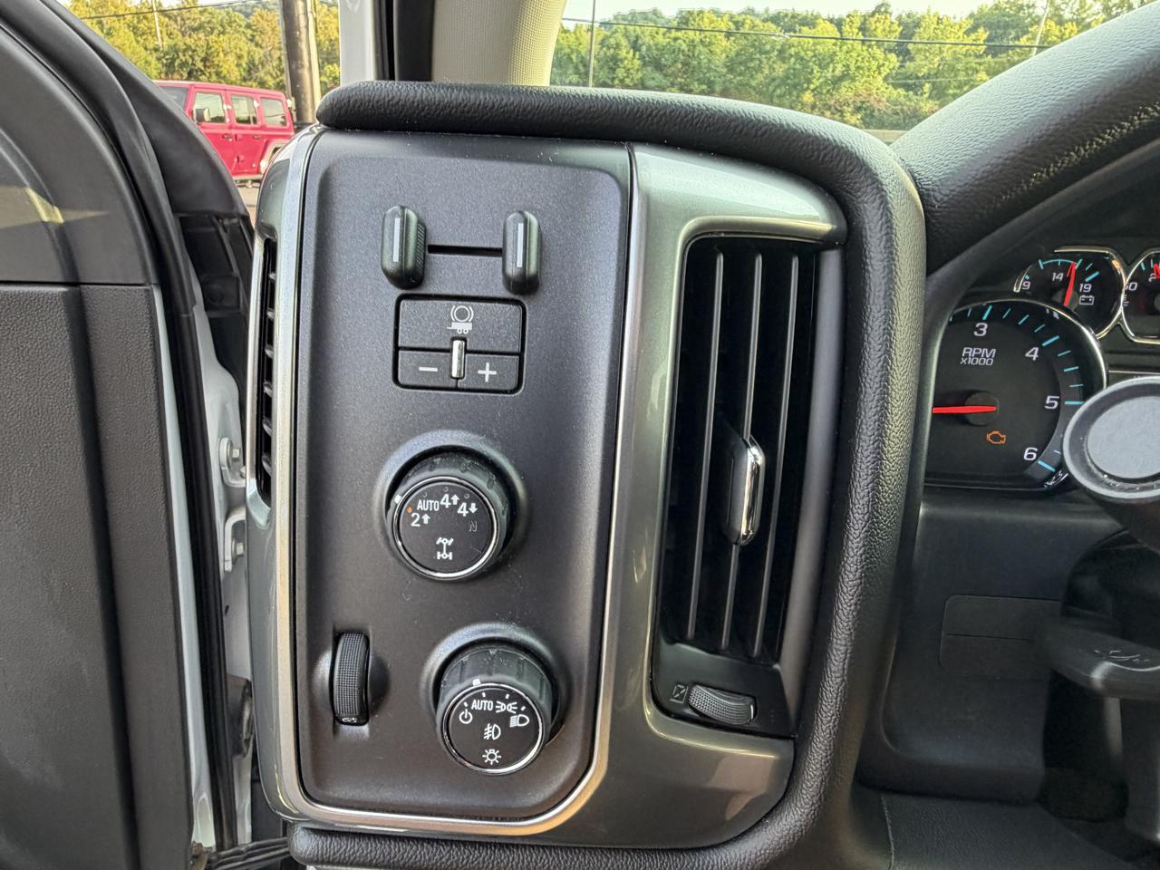 Chevrolet Silverado 1500 4WD Crew Cab 143.5" LT w/1LT 2018