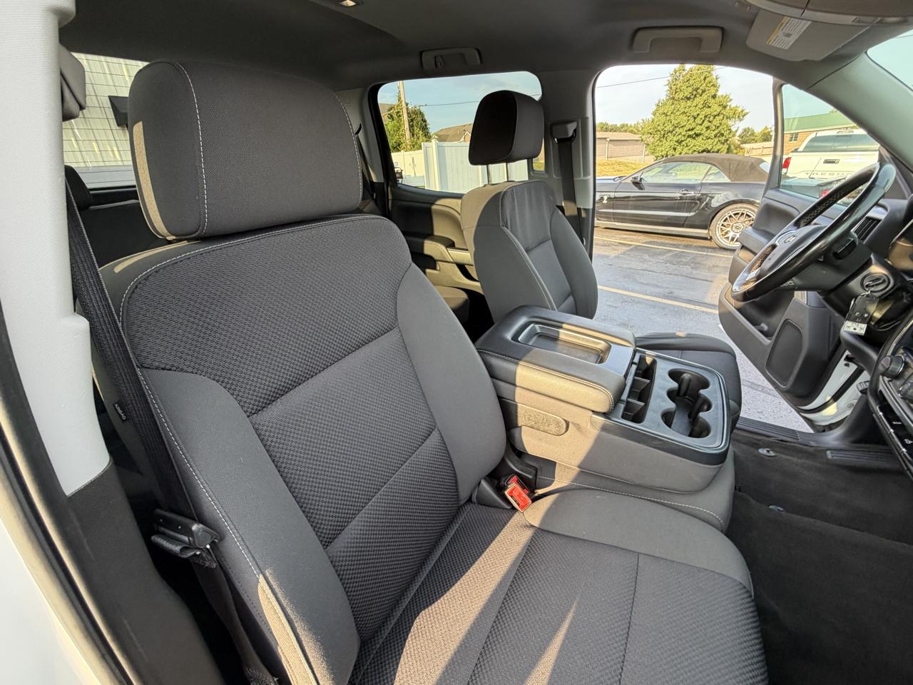 Chevrolet Silverado 1500 4WD Crew Cab 143.5" LT w/1LT 2018