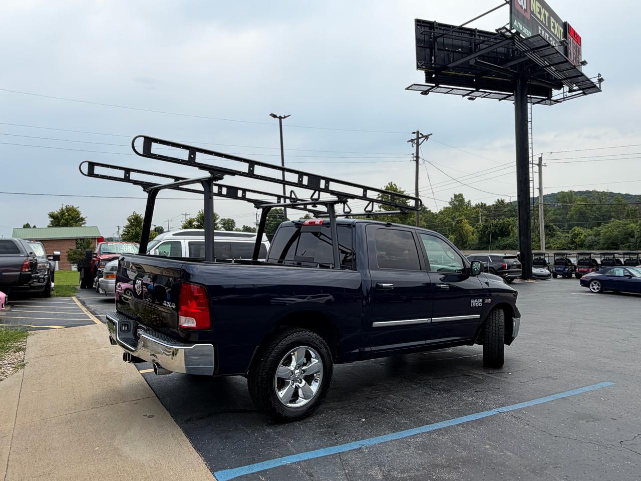 RAM 1500 4WD Crew Cab 140.5" Big Horn 2016