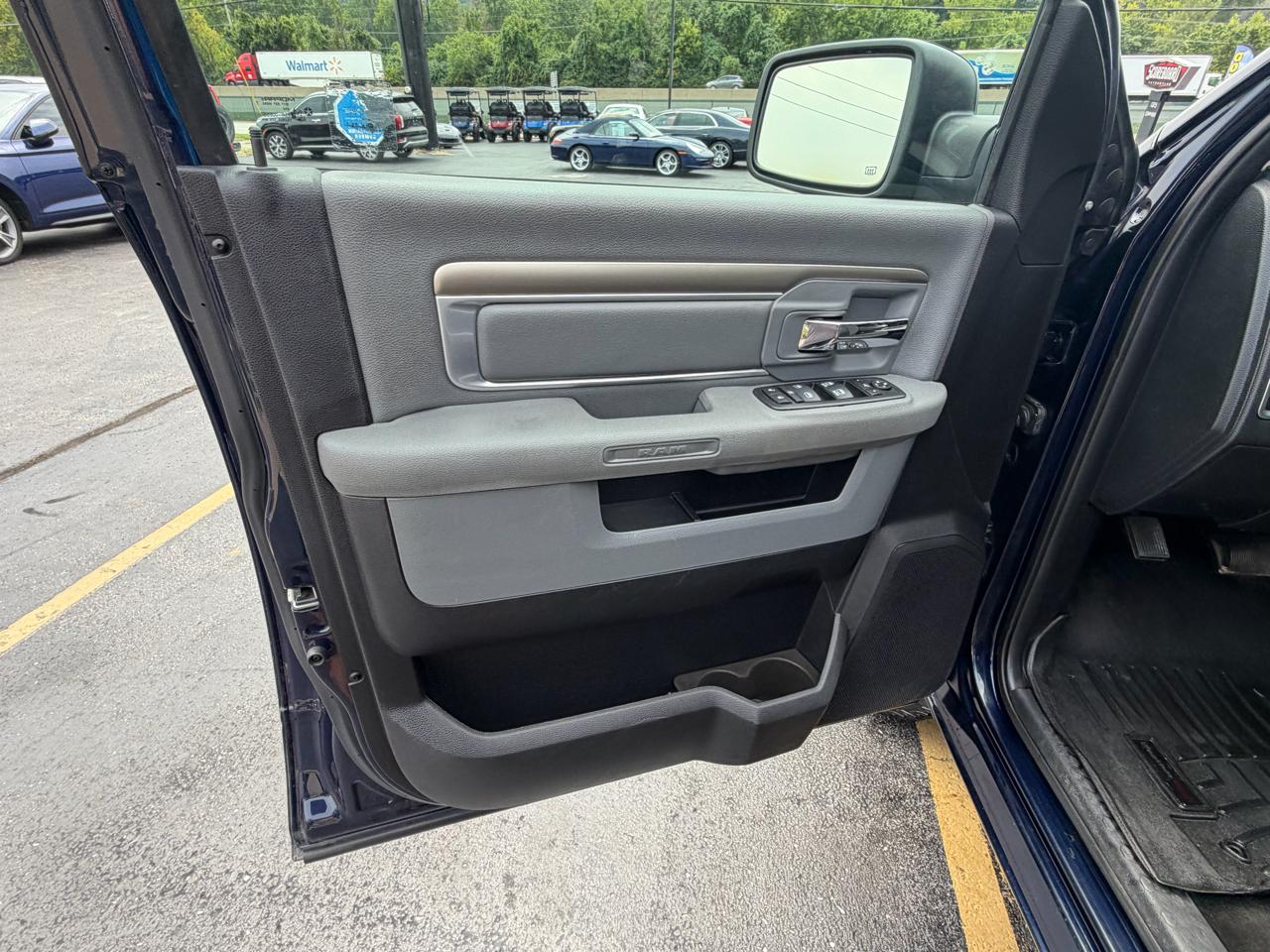 RAM 1500 4WD Crew Cab 140.5" Big Horn 2016
