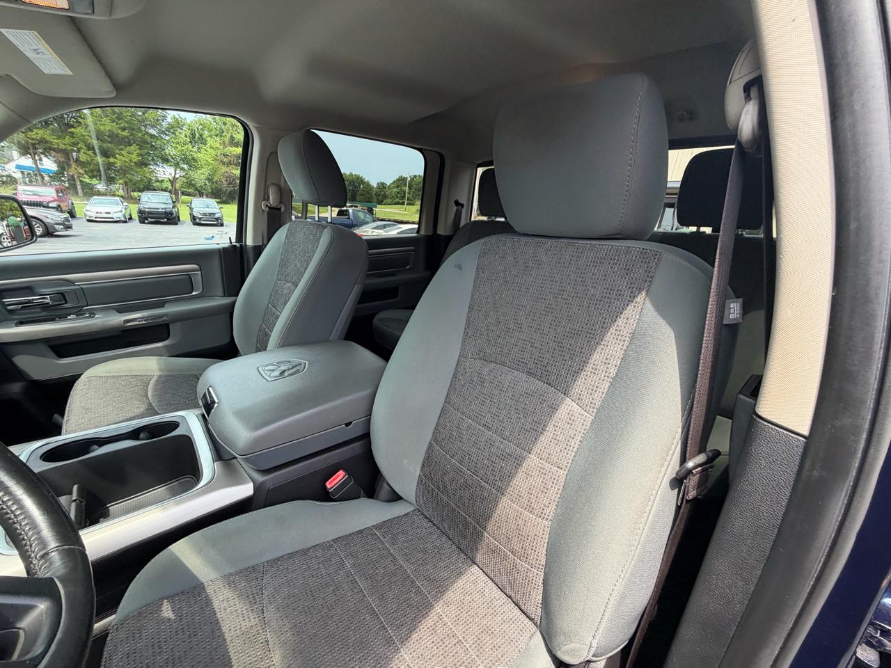 RAM 1500 4WD Crew Cab 140.5" Big Horn 2016