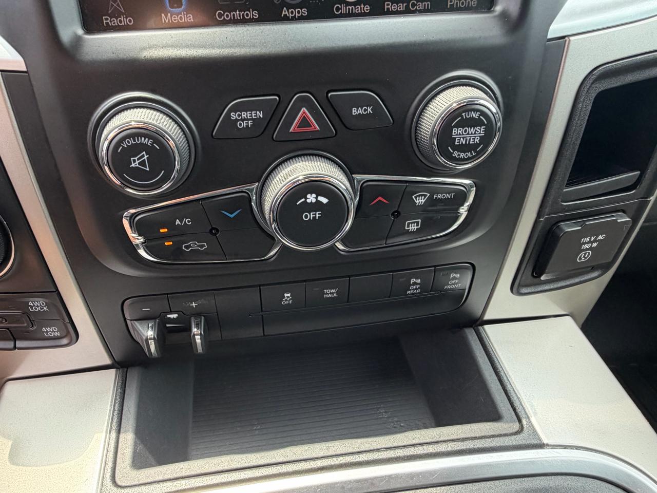 RAM 1500 4WD Crew Cab 140.5" Big Horn 2016