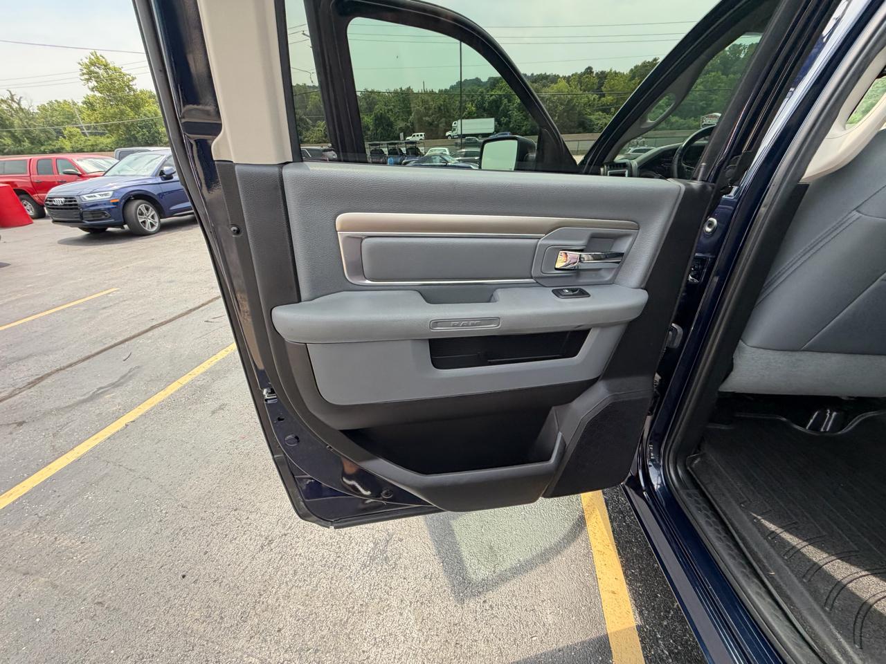 RAM 1500 4WD Crew Cab 140.5" Big Horn 2016