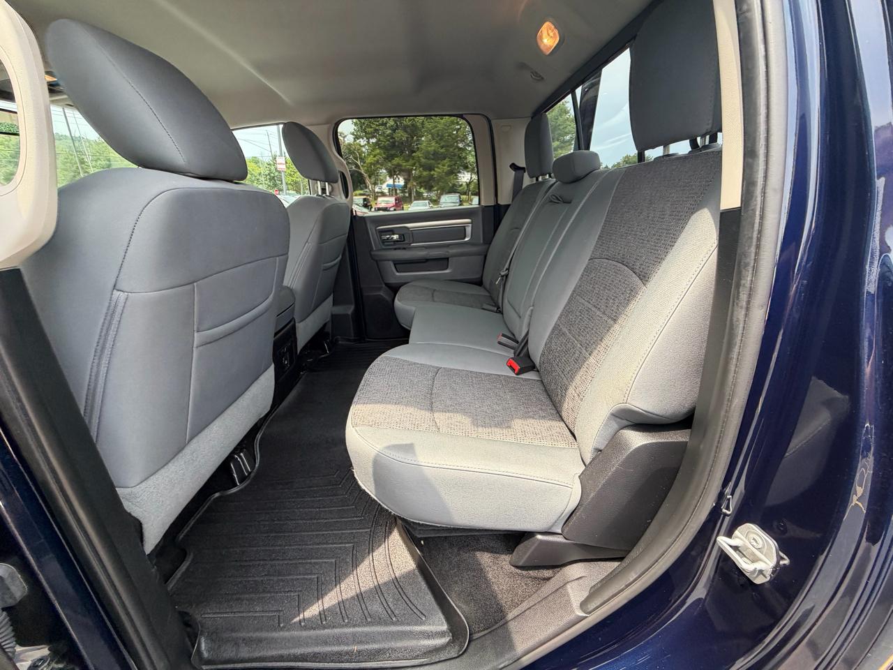 RAM 1500 4WD Crew Cab 140.5" Big Horn 2016
