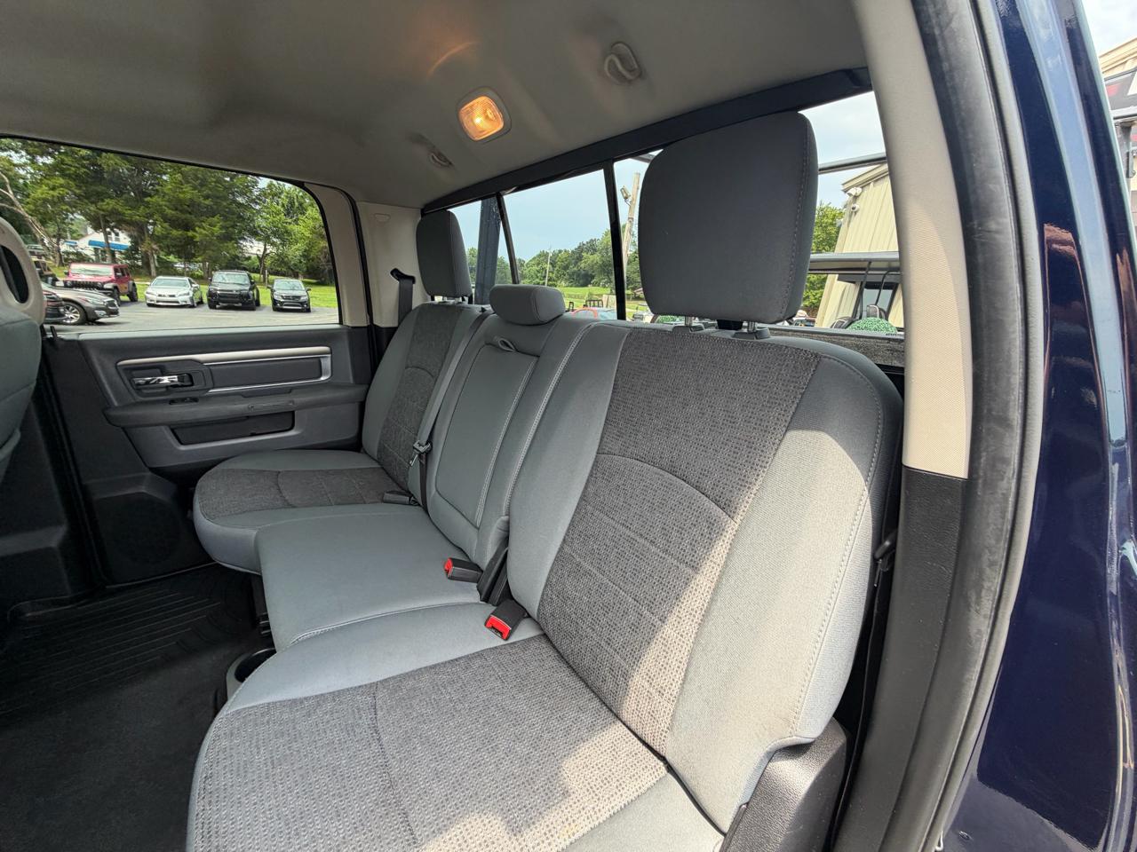 RAM 1500 4WD Crew Cab 140.5" Big Horn 2016