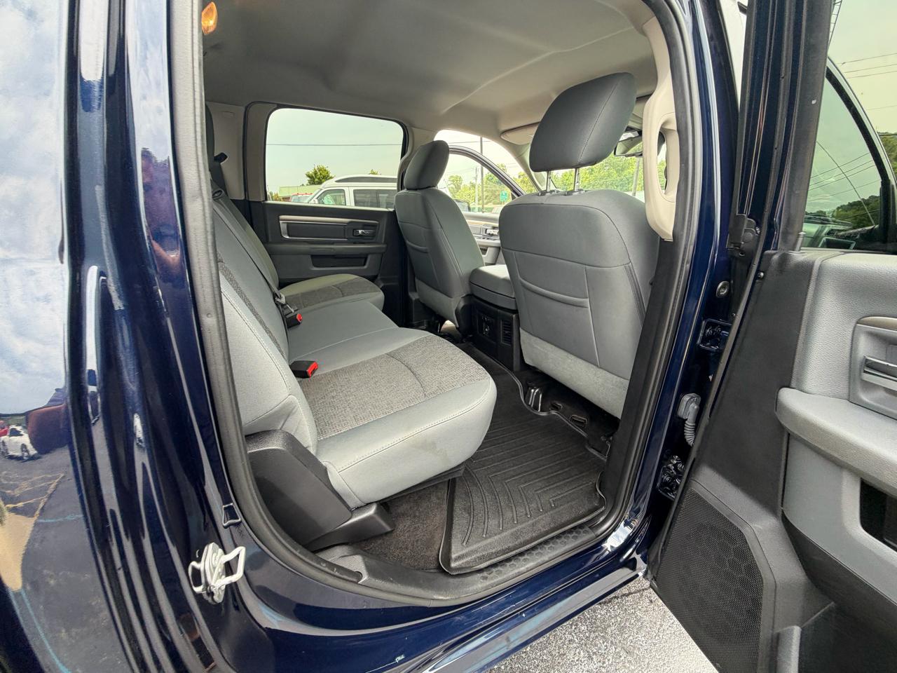 RAM 1500 4WD Crew Cab 140.5" Big Horn 2016