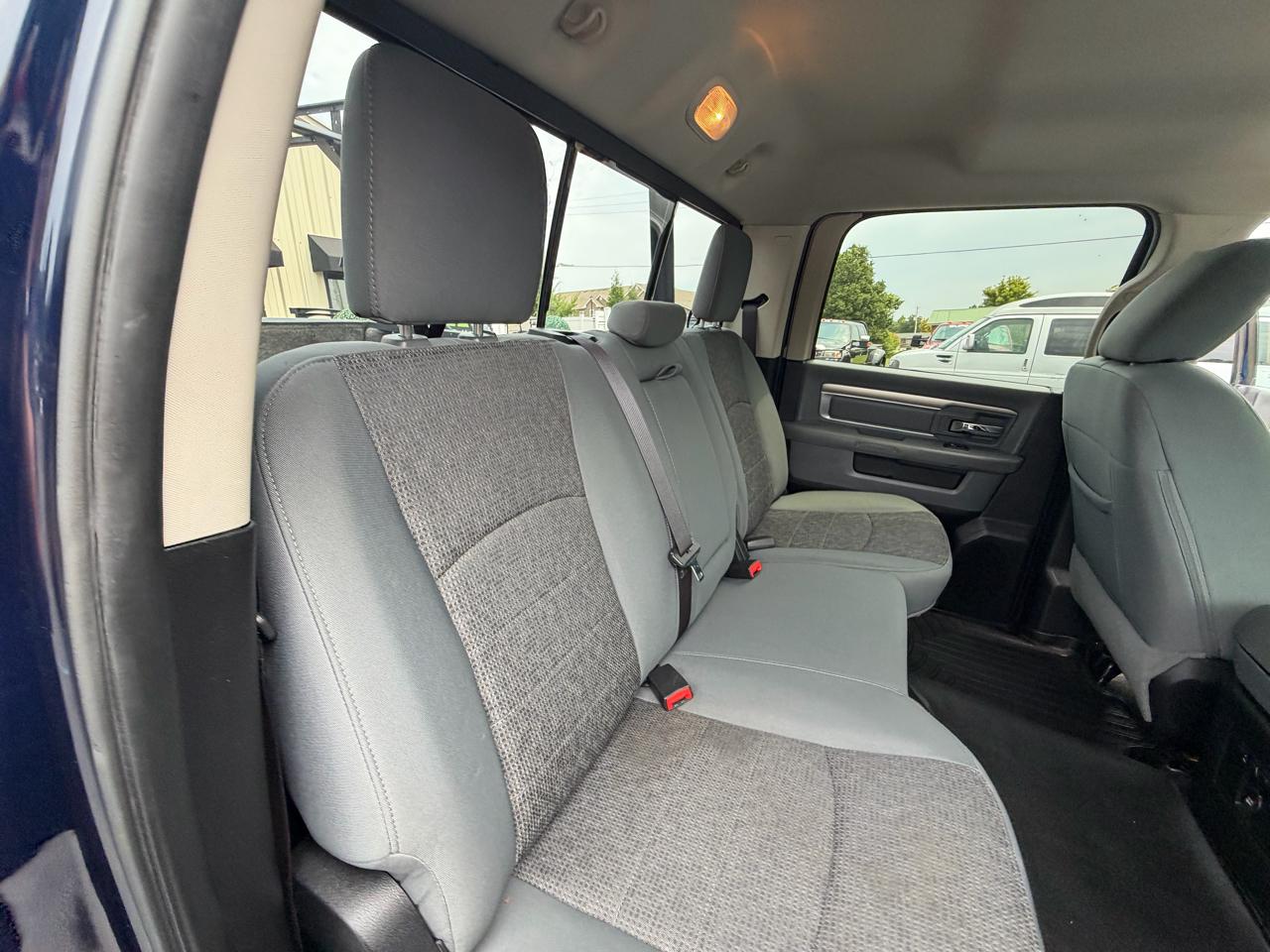 RAM 1500 4WD Crew Cab 140.5" Big Horn 2016