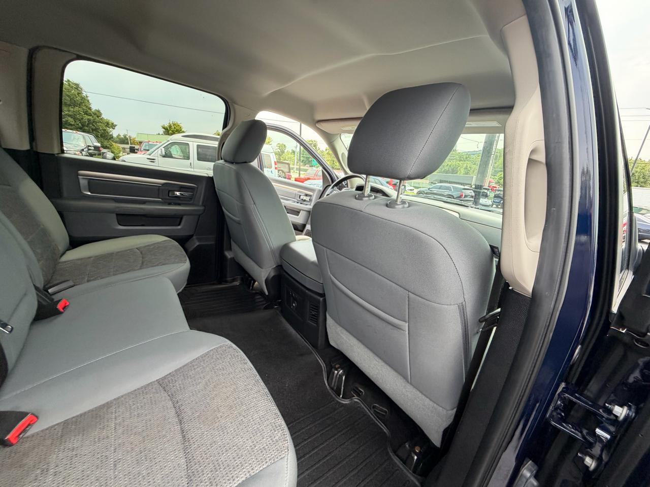 RAM 1500 4WD Crew Cab 140.5" Big Horn 2016