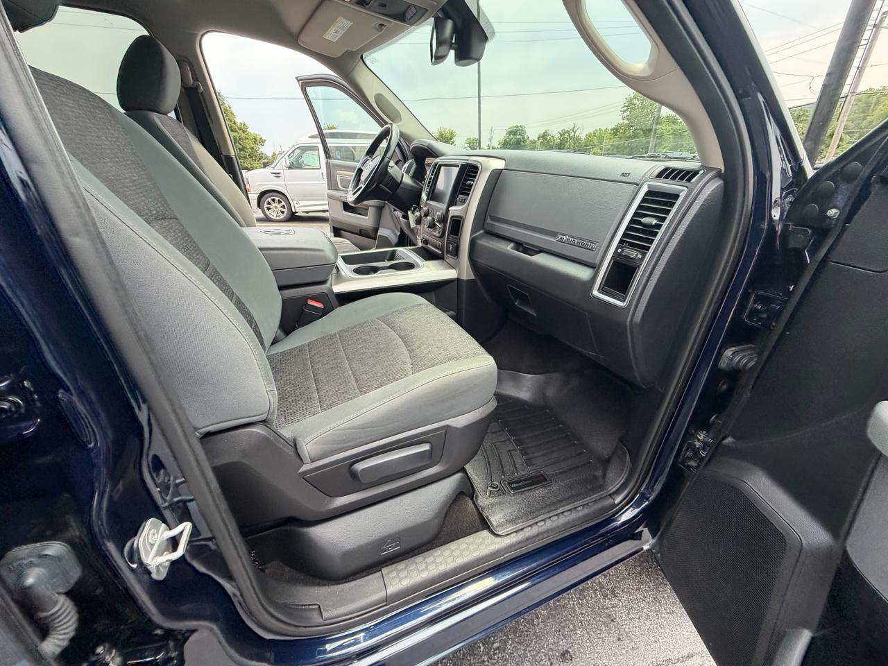 RAM 1500 4WD Crew Cab 140.5" Big Horn 2016
