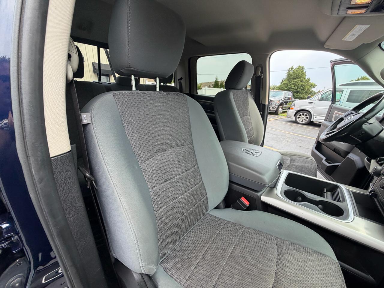 RAM 1500 4WD Crew Cab 140.5" Big Horn 2016