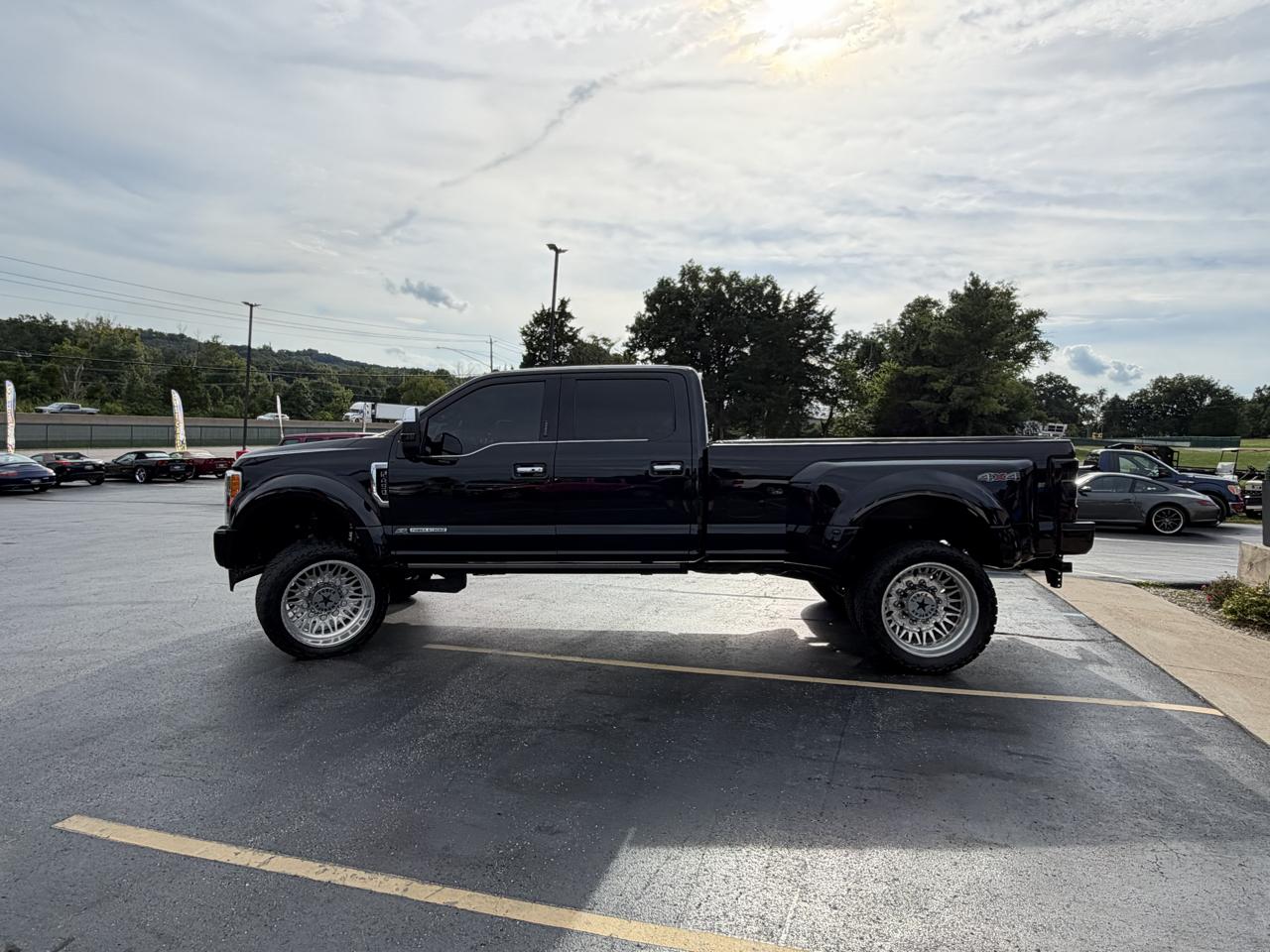 Ford Super Duty F-450 DRW Platinum 4WD Crew Cab 8' Box 2019