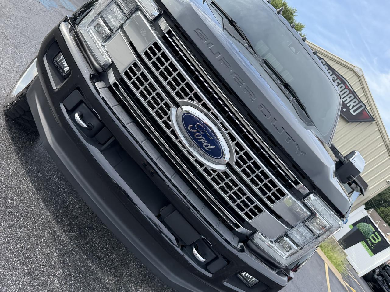 Ford Super Duty F-450 DRW Platinum 4WD Crew Cab 8' Box 2019