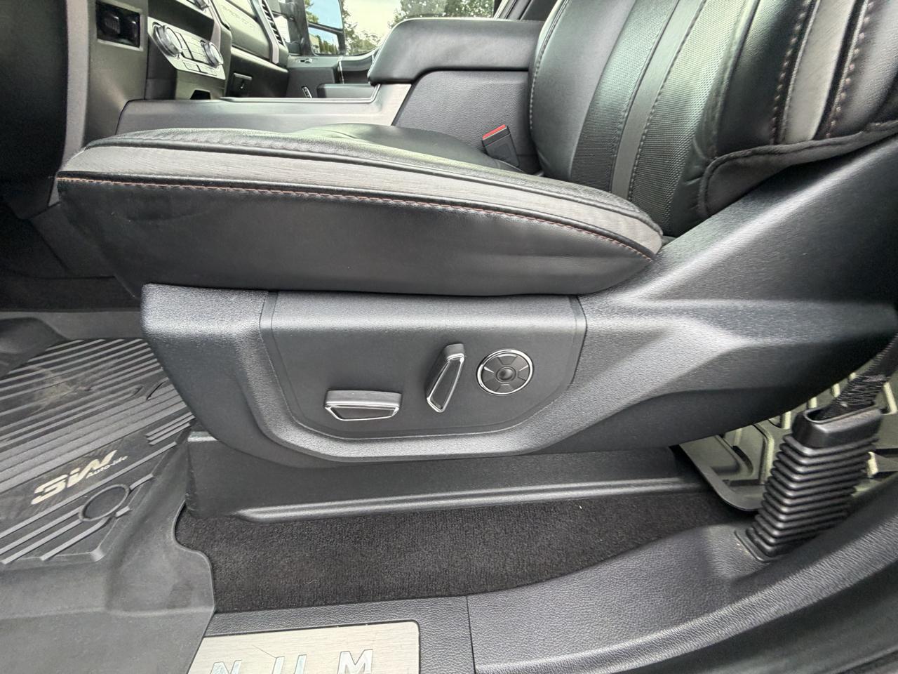 Ford Super Duty F-450 DRW Platinum 4WD Crew Cab 8' Box 2019