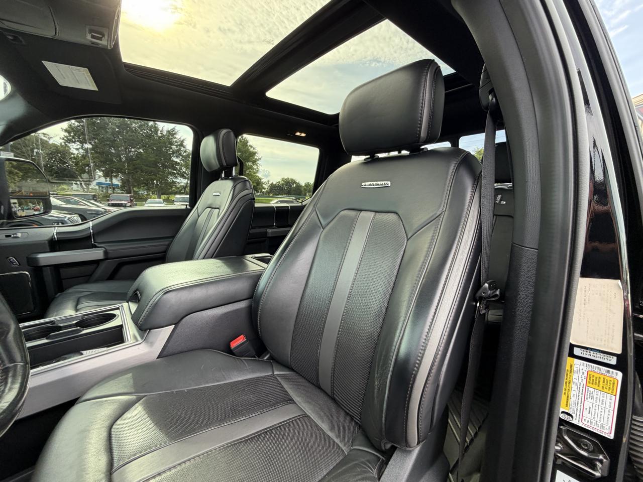 Ford Super Duty F-450 DRW Platinum 4WD Crew Cab 8' Box 2019