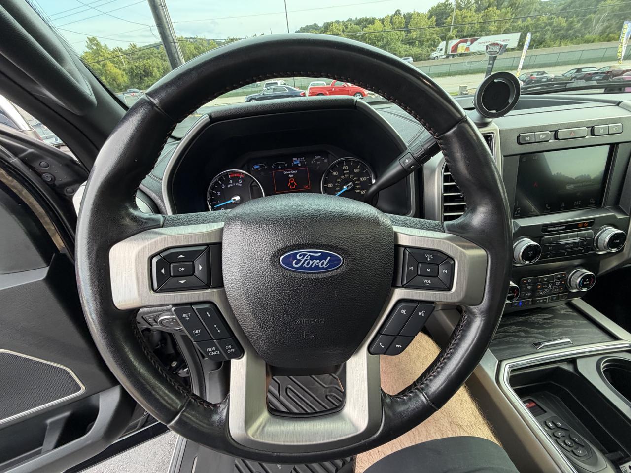Ford Super Duty F-450 DRW Platinum 4WD Crew Cab 8' Box 2019