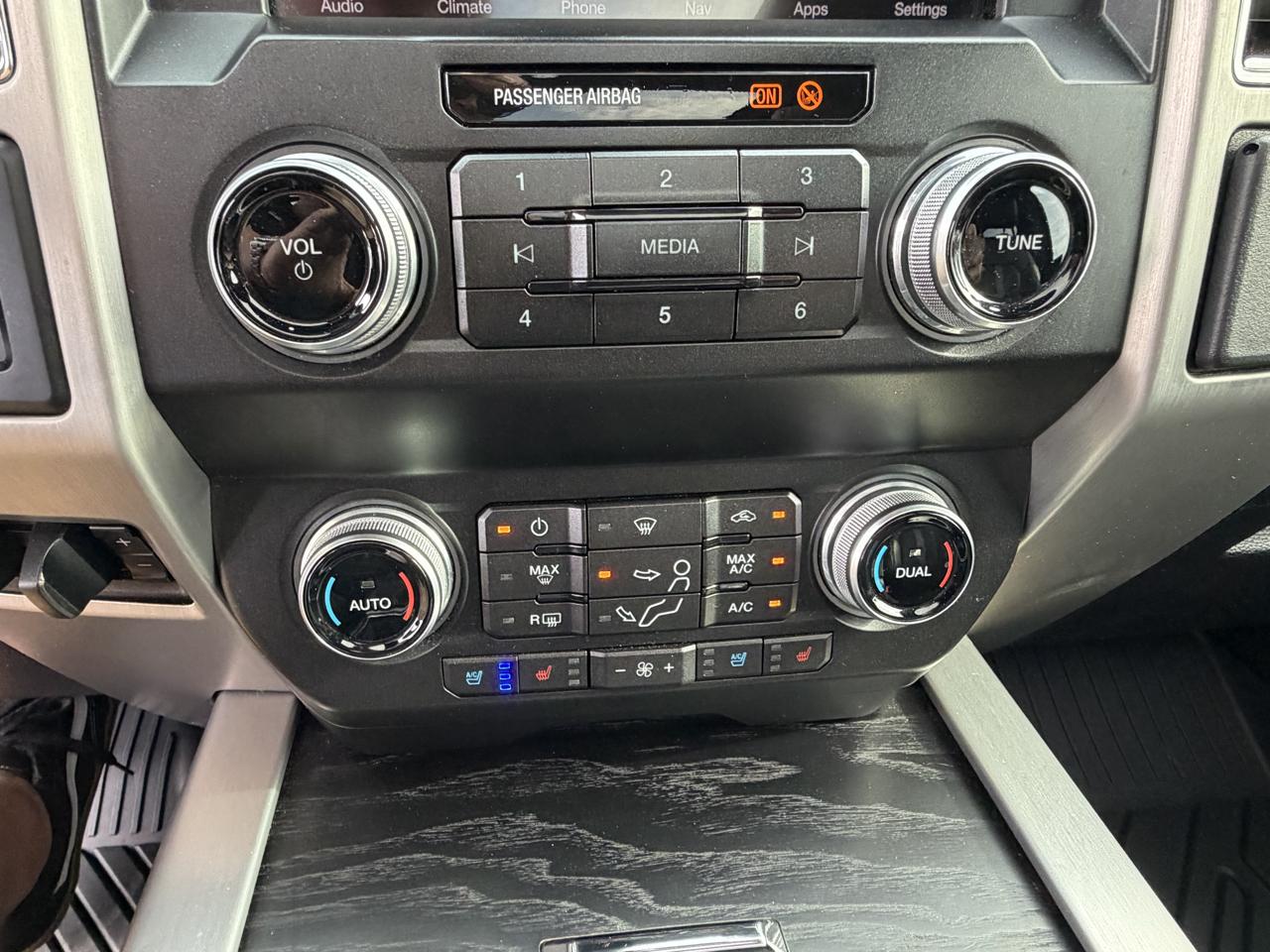 Ford Super Duty F-450 DRW Platinum 4WD Crew Cab 8' Box 2019