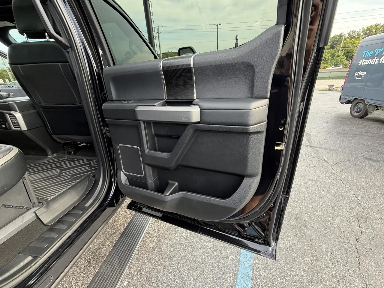 Ford Super Duty F-450 DRW Platinum 4WD Crew Cab 8' Box 2019