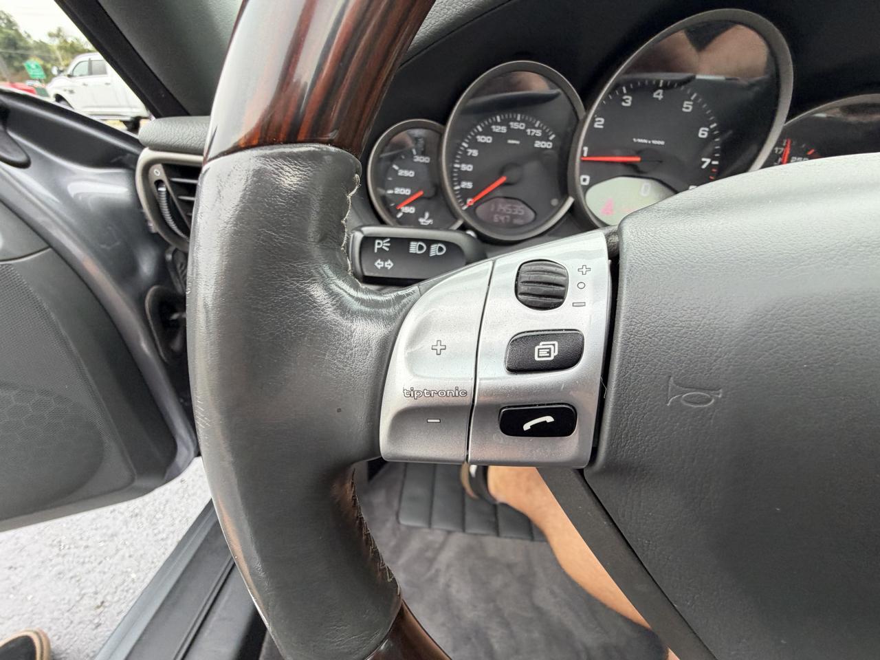 Porsche 911 2dr Cabriolet Carrera 2006