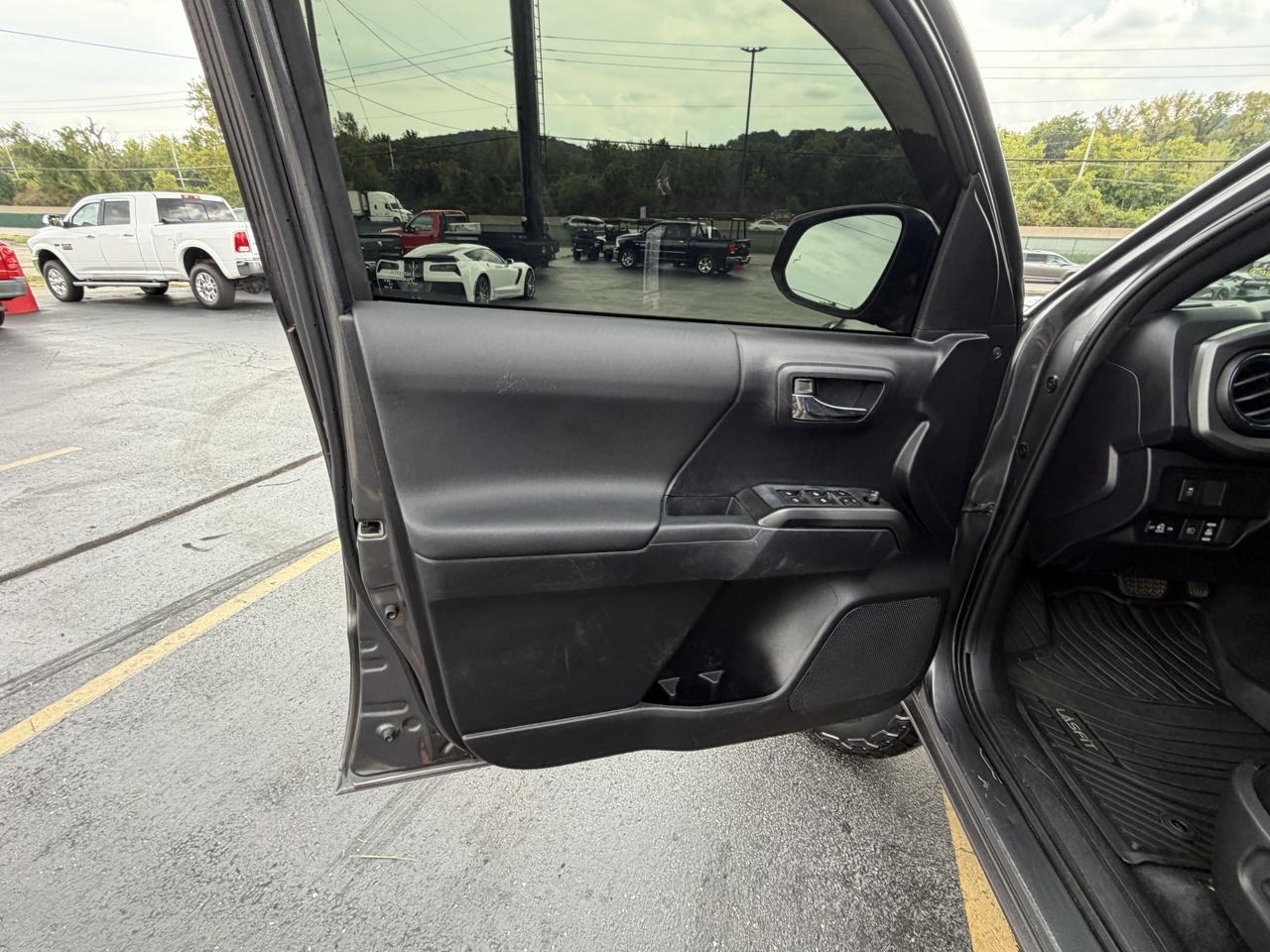 Toyota Tacoma 4WD SR5 Double Cab 5' Bed V6 AT (Natl) 2020