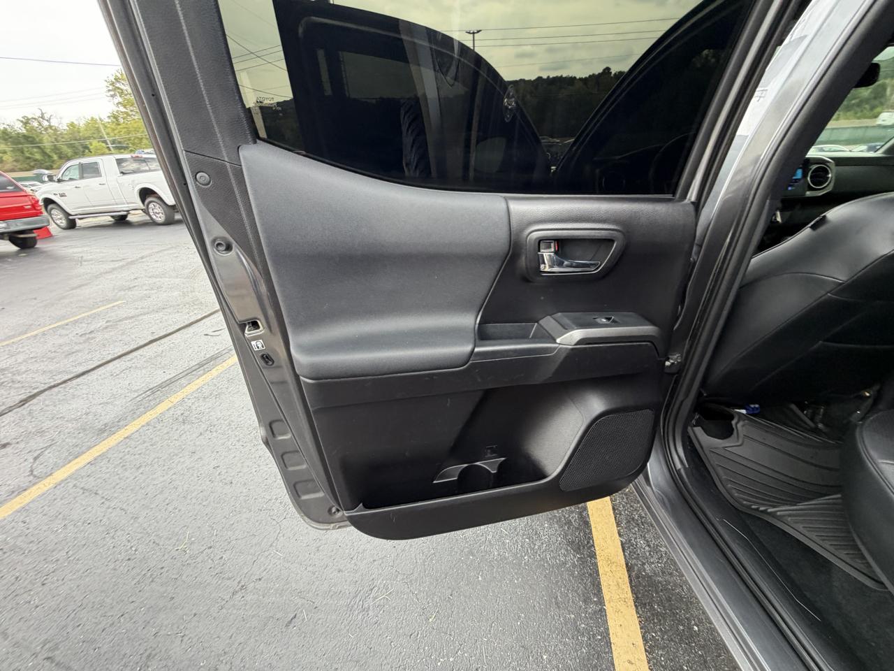 Toyota Tacoma 4WD SR5 Double Cab 5' Bed V6 AT (Natl) 2020