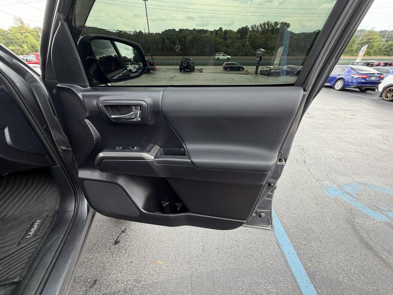 Toyota Tacoma 4WD SR5 Double Cab 5' Bed V6 AT (Natl) 2020