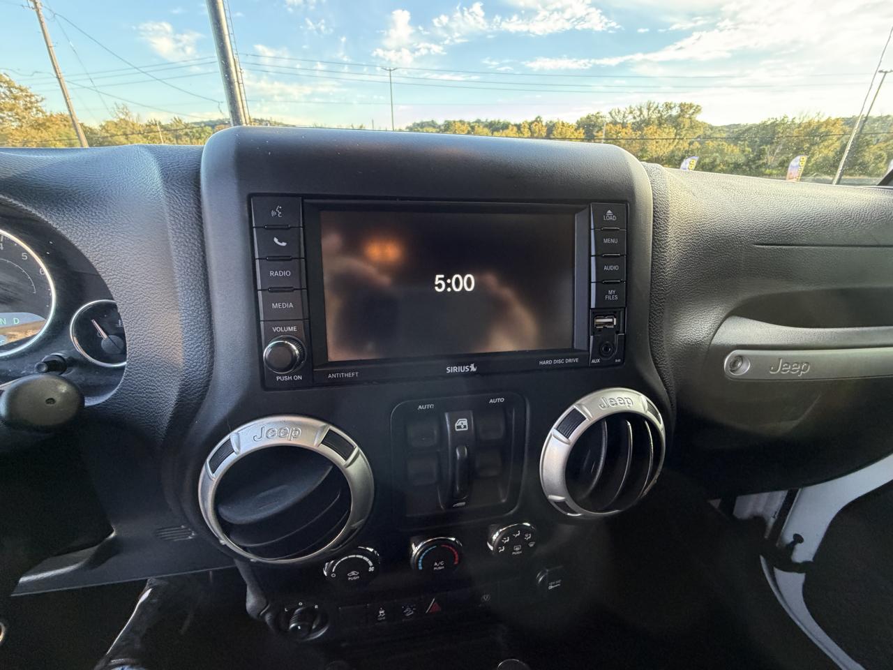 Jeep Wrangler Unlimited 4WD 4dr Sahara 2017