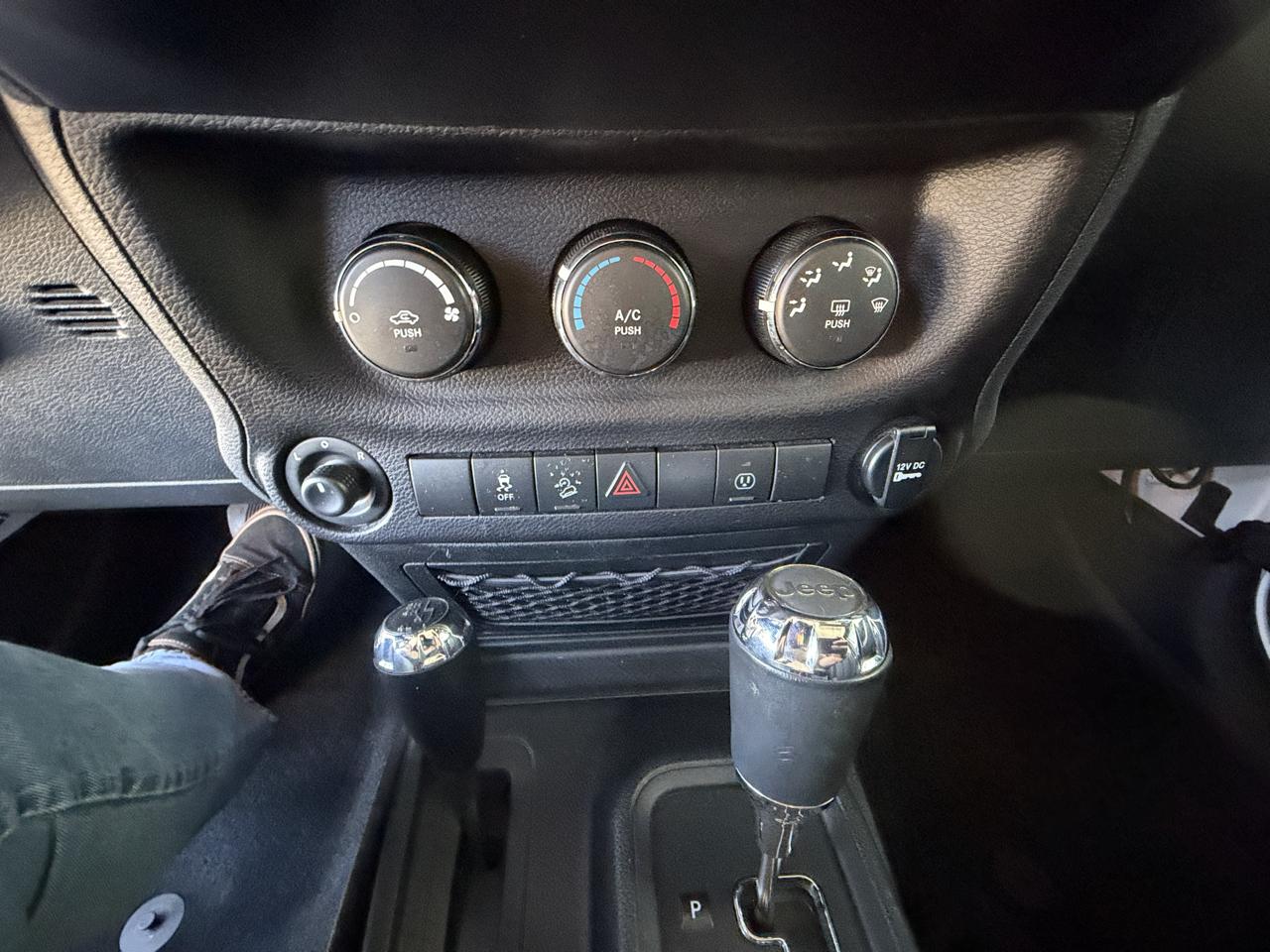 Jeep Wrangler Unlimited 4WD 4dr Sahara 2017