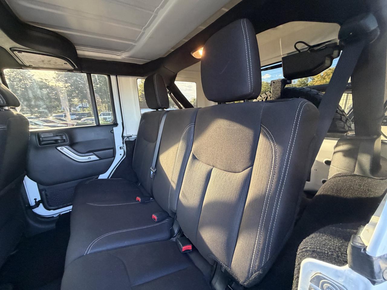 Jeep Wrangler Unlimited 4WD 4dr Sahara 2017