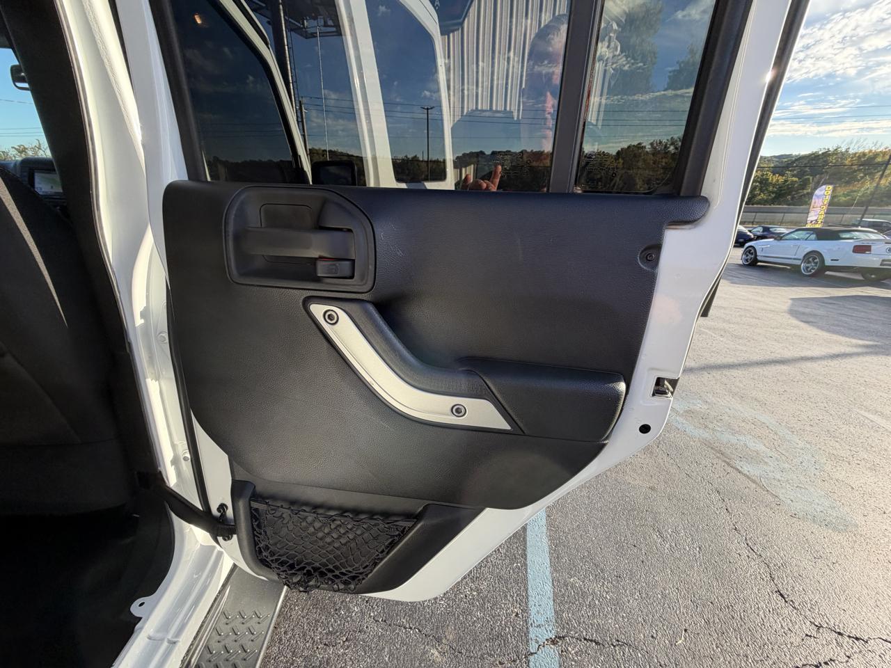 Jeep Wrangler Unlimited 4WD 4dr Sahara 2017
