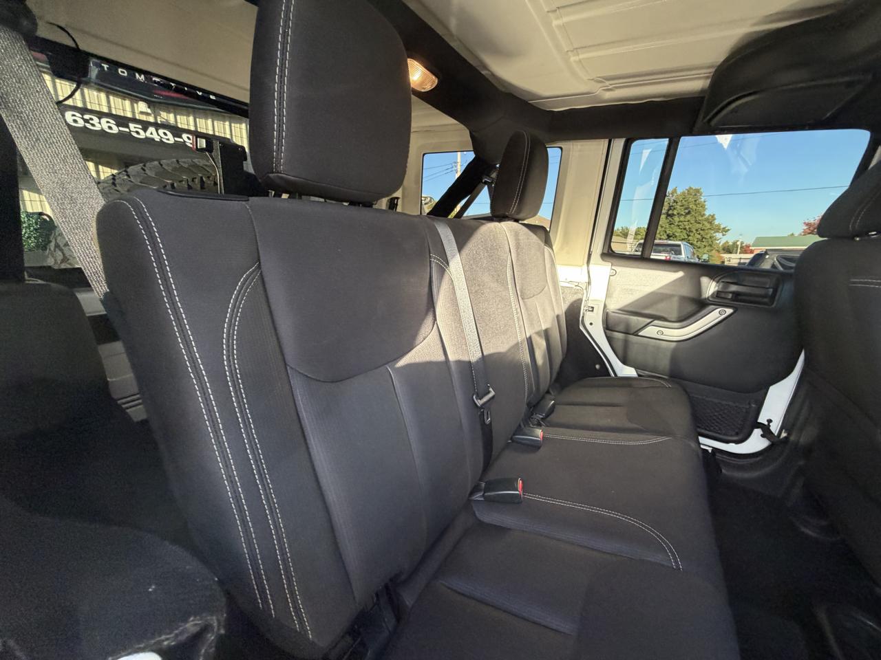 Jeep Wrangler Unlimited 4WD 4dr Sahara 2017