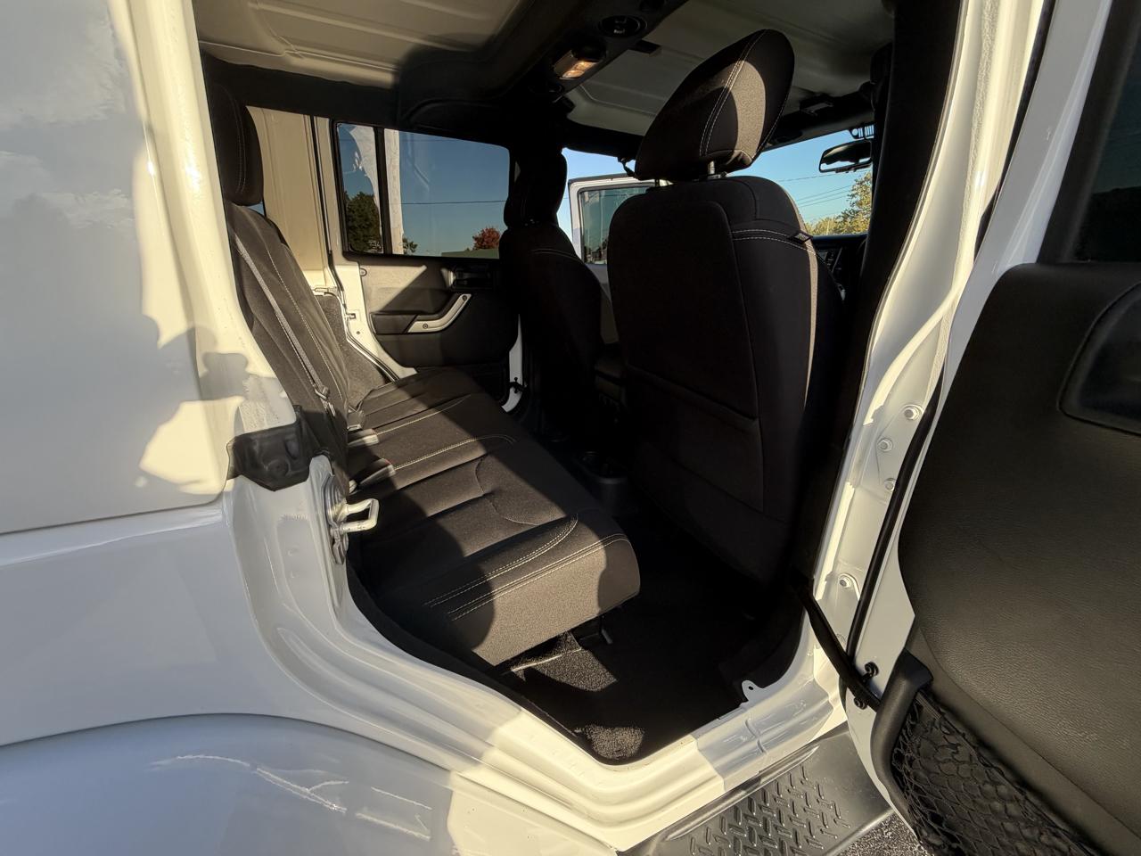 Jeep Wrangler Unlimited 4WD 4dr Sahara 2017