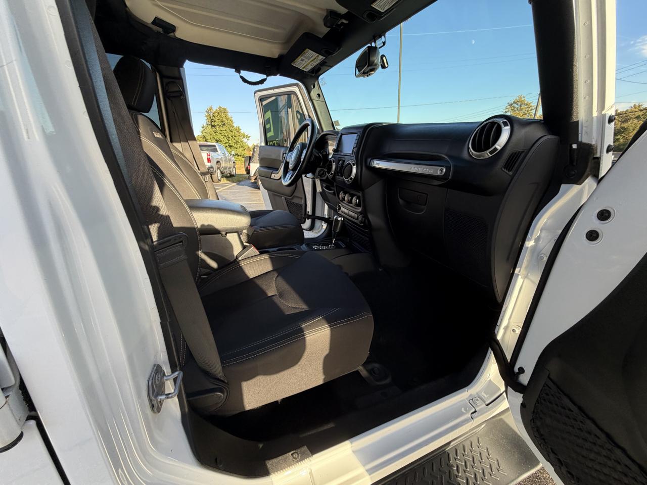 Jeep Wrangler Unlimited 4WD 4dr Sahara 2017