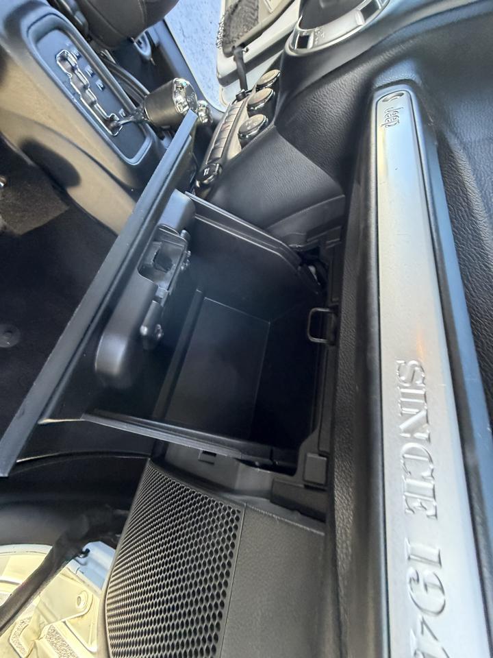 Jeep Wrangler Unlimited 4WD 4dr Sahara 2017