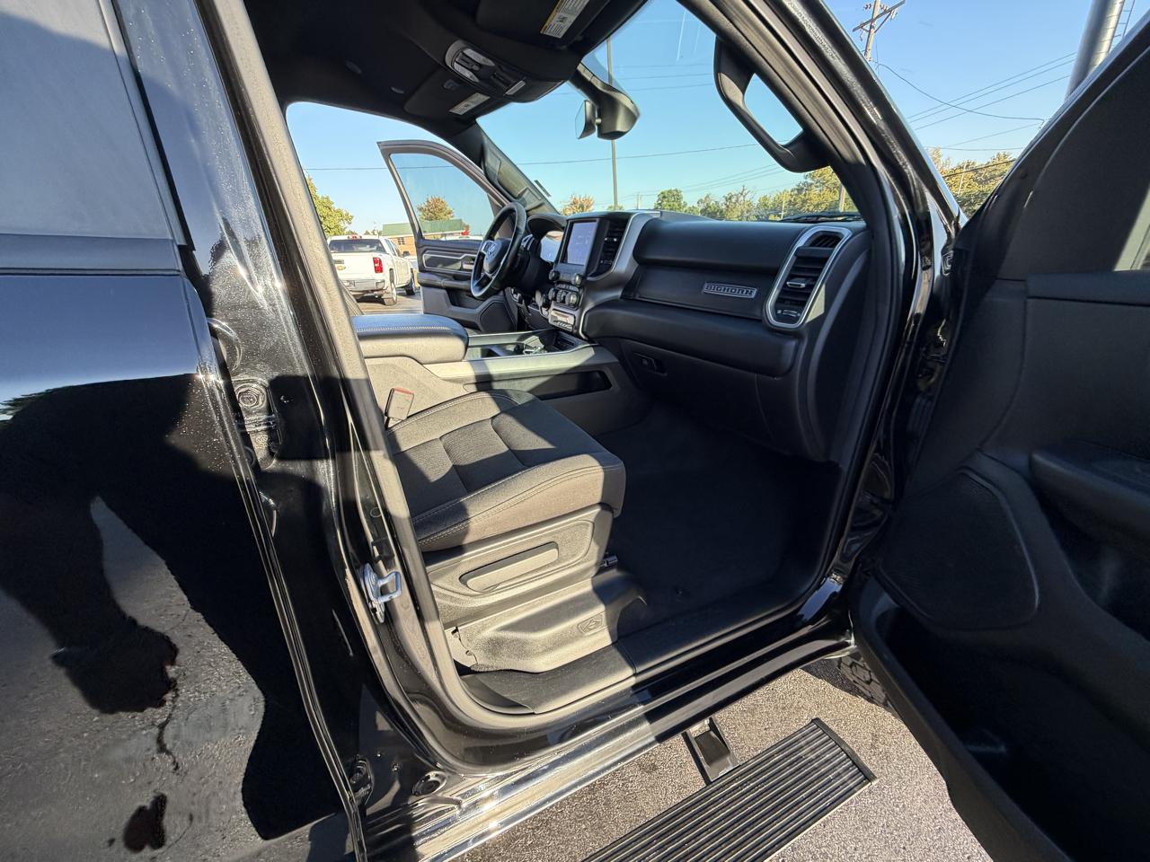 RAM 1500 Big Horn/Lone Star 4x4 Crew Cab 5'7" Box 2019