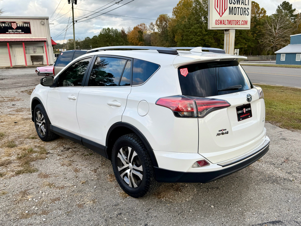 Toyota RAV4 LE AWD (Natl) 2017