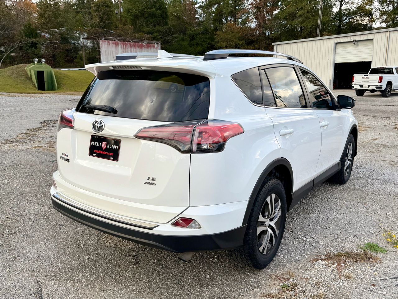 Toyota RAV4 LE AWD (Natl) 2017